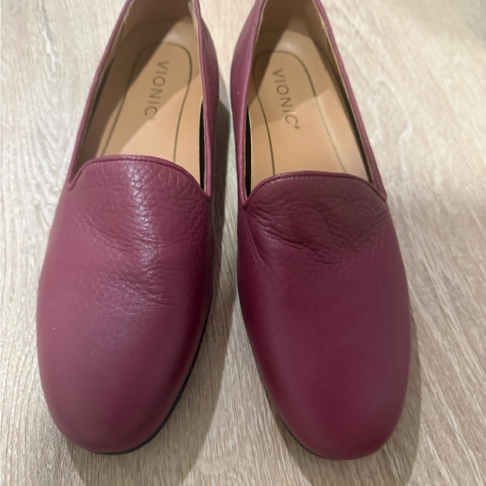 Vionic Women's Bordeaux Leather Slip-On Loafers